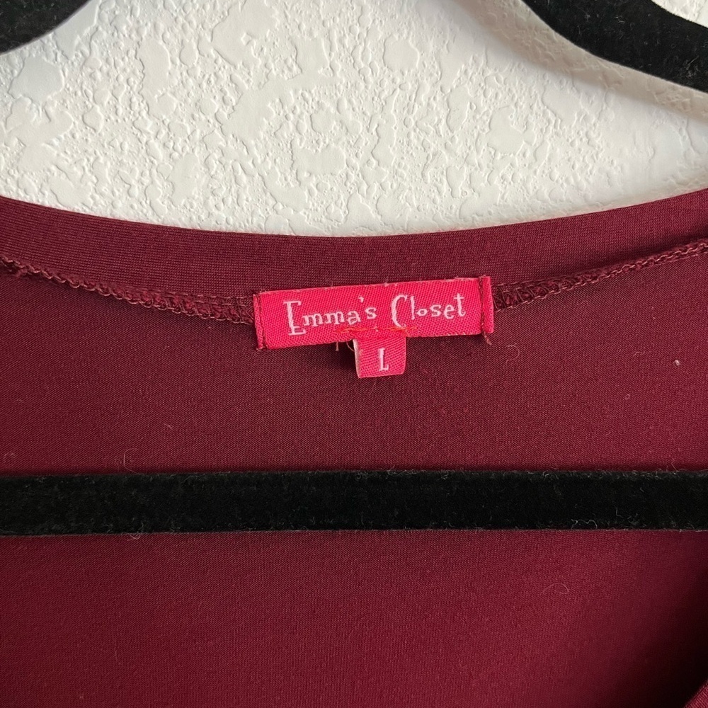 Emma’s Closet Basic V Neck Tee - Picture 3 of 3
